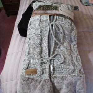 Koolaburra by UGG Carla Christmas Tree Skirt 54" Round NEW